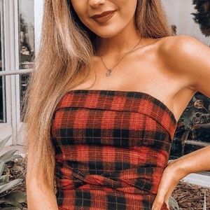 4SI3NNA Plaid ‘Sami’ Top Black and Red Crop Top New With Tags Size XS